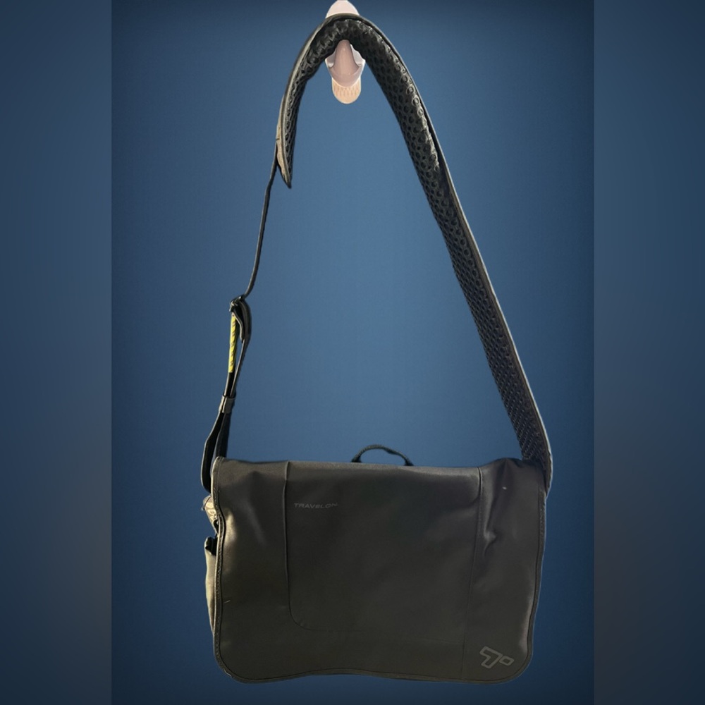 Travelon Large Black Messenger Bag